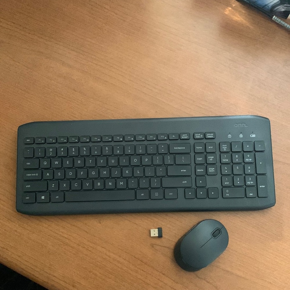 NWOT Full Wireless Keyboard & Mouse